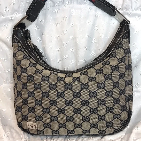 ⭐️ Rare Authentic Vintage Gucci Mini Croissant Shoulder Bag - Picture 4 of 14